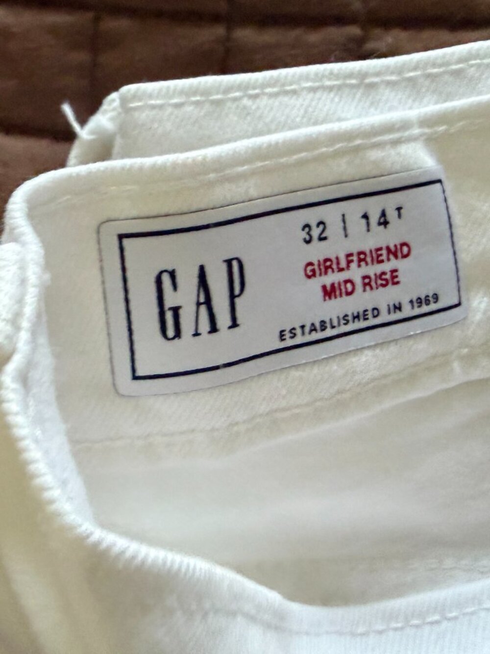 Share GAP WHITE Girlfriend Mid Rise Jeans 32/14T Ankle-length Jean